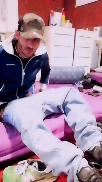 jeans_boy  27-08-2021 Recorded Video Webcam